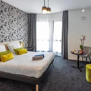 4* Apartahotel Nemea Arenas Aeroport